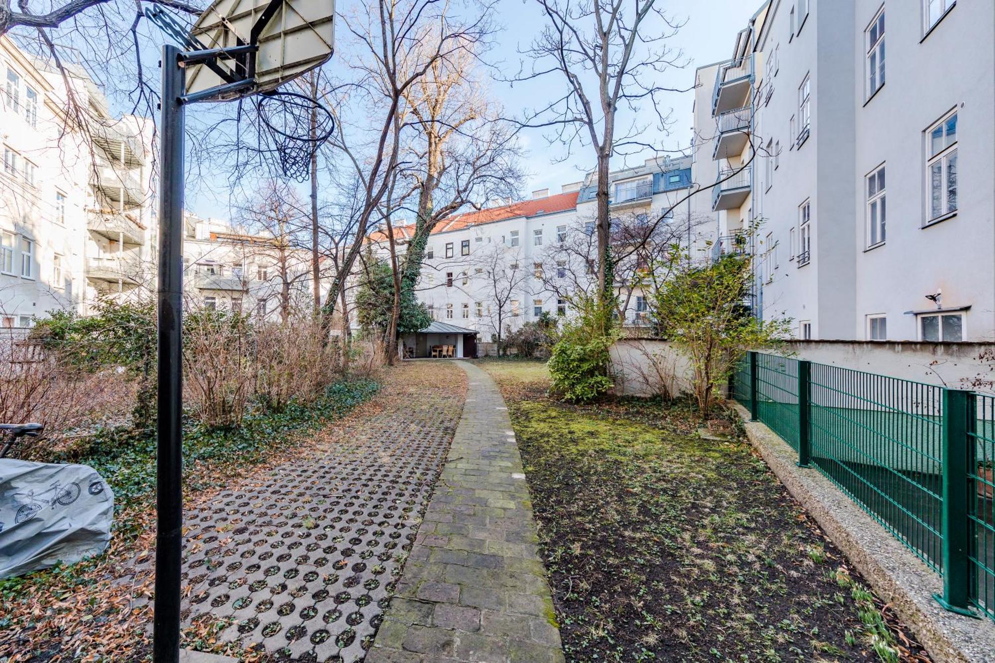 Urban Vienna Living - 18Th District Aparthotel Екстериор снимка